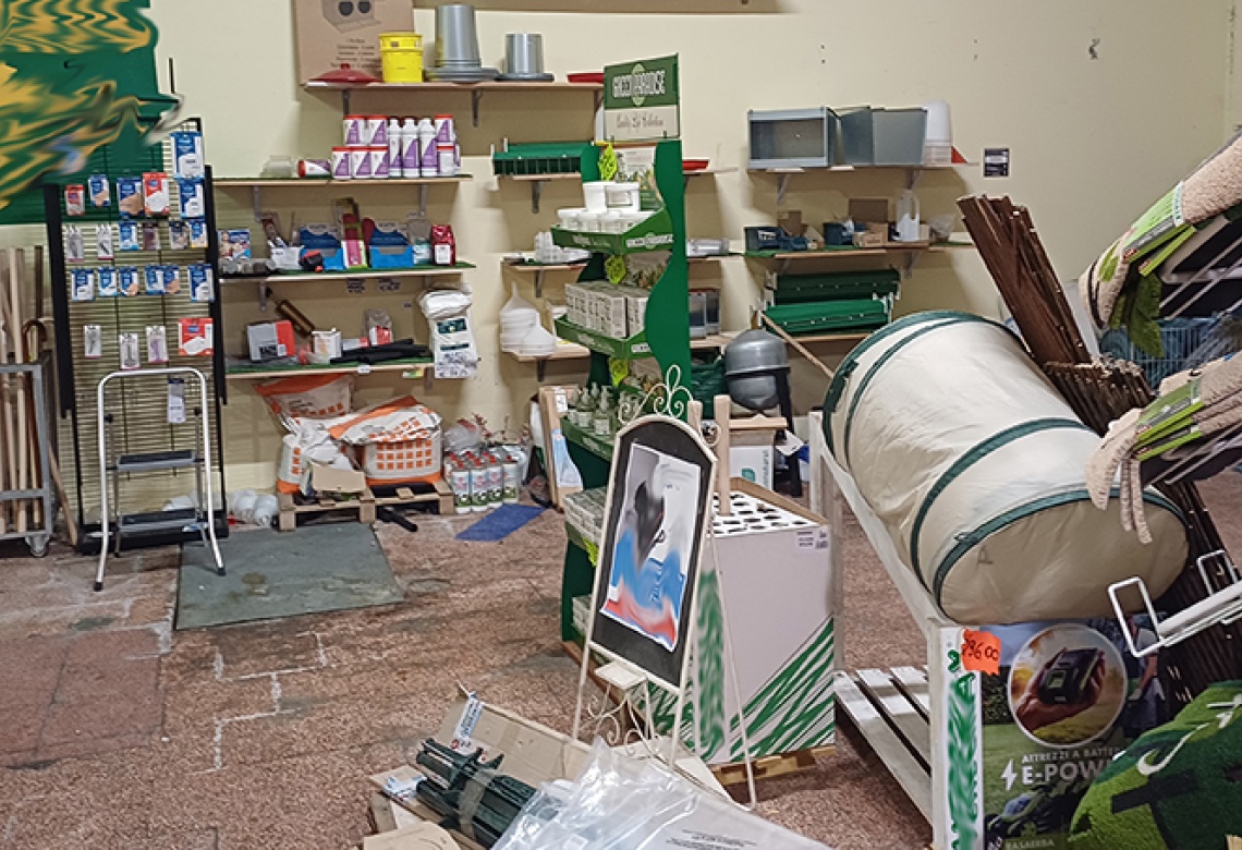 Compendio mobiliare costituito da un ingente quantitativo di materiali